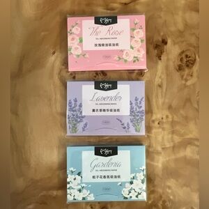 ONE FREE with Women’s Purchase!! Floral Oil Absorbing Paper Set